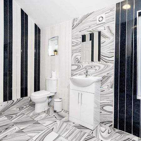 Five Bedroom Townhouse - Near City Centre - Edgbaston - On Street Parking - Wifi - Netflix - 974P Birmingham Exteriör bild