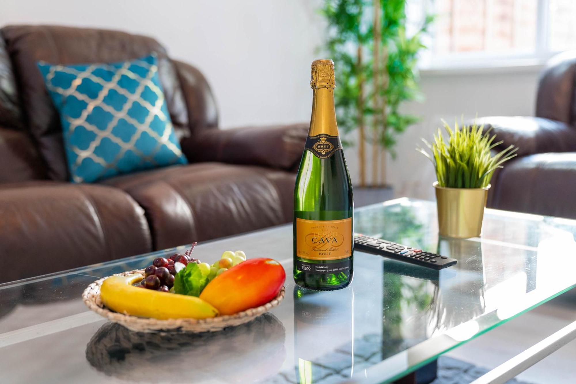 Five Bedroom Townhouse - Near City Centre - Edgbaston - On Street Parking - Wifi - Netflix - 974P Birmingham Exteriör bild