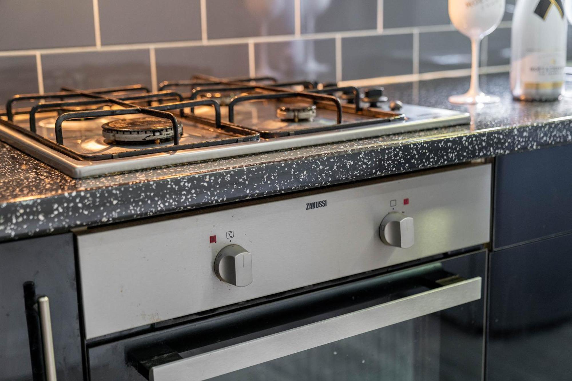 Five Bedroom Townhouse - Near City Centre - Edgbaston - On Street Parking - Wifi - Netflix - 974P Birmingham Exteriör bild